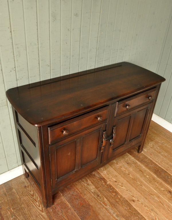 アーコールの家具 アンティーク家具 イギリスのシンプルなアンティーク家具、アーコールのサイドボード。天板もピカピカにお直ししました。(d-1060-f)