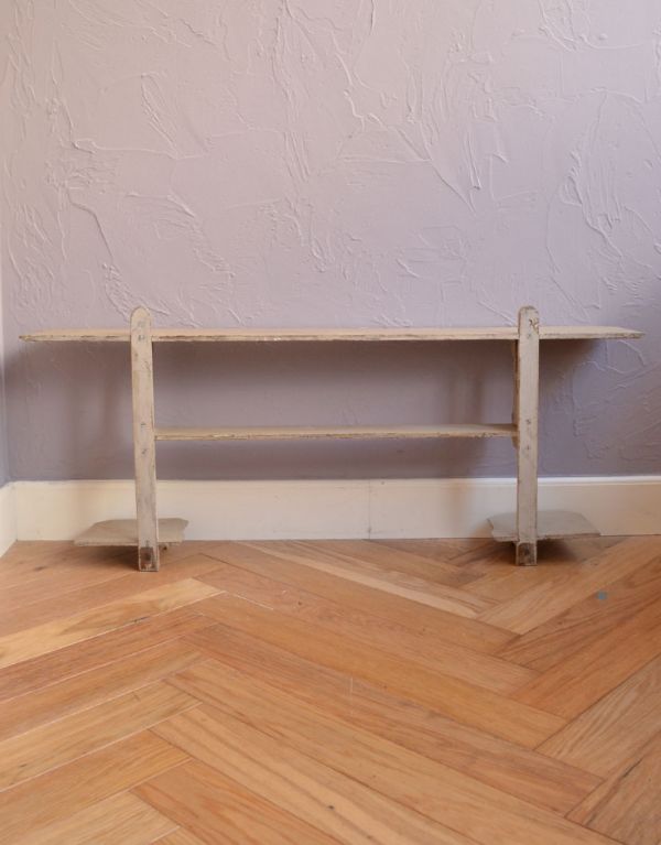 ウォールシェルフ・ウォールハンガー　アンティーク家具　アンティークの壁付け家具、アイボリー色のウォールシェルフ 。専門の職人によってお直ししていますが、アンティークは新品ではありません。(d-1061-f)