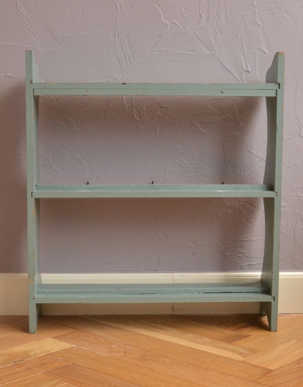 ハンドルアンティークスタイル アンティーク家具 壁に付けられる棚、ペイントのアンティーク家具、ウォールシェルフ。専門の職人によってお直ししていますが、アンティークは新品ではありません。(d-1062-f)