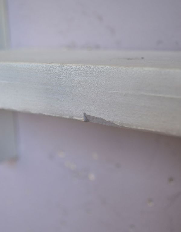 ウォールシェルフ・ウォールハンガー　アンティーク家具　アンティークの小さなペイント家具、たっぷり飾れるウォールシェルフ。アンティークは新品ではありません。(d-1065-f)