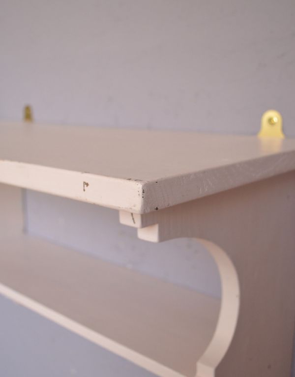 ウォールシェルフ・ウォールハンガー アンティーク家具 アンティークの小さな家具、ピンクベージュのウォールシェルフ。角もキレイな状態です。(d-1066-f)