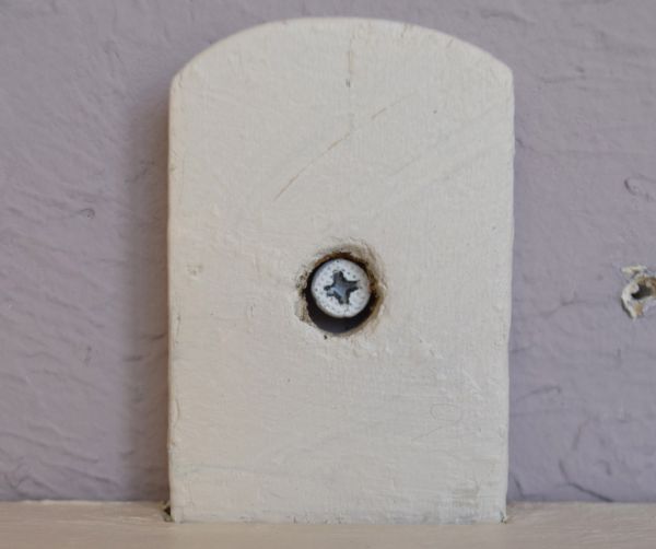 ウォールシェルフ・ウォールハンガー　アンティーク家具　壁に付けられる棚、ペイントのアンティーク家具、ウォールシェルフ。壁に取り付ける用の金具が付いています。(d-1075-f)