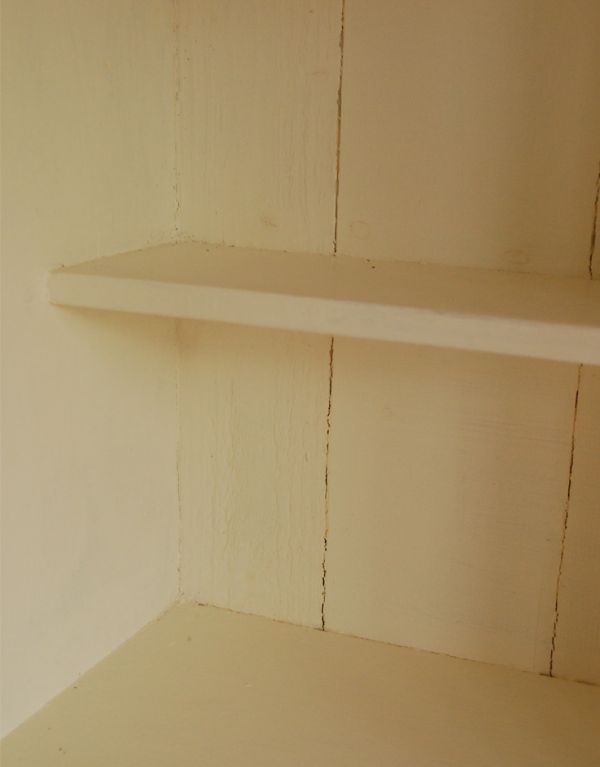 アンティーク家具 スモールキャビネット。扉内も綺麗にペイントされています。(d-1080-f)