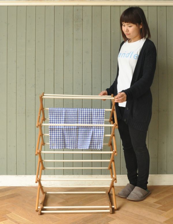 めずらしい家具 アンティーク家具 イギリスで見つけたアンティーク雑貨、折りたためるタオルハンガー(ランドリーラック)。木製がナチュラルでとってもオシャレ。(d-1085-f)