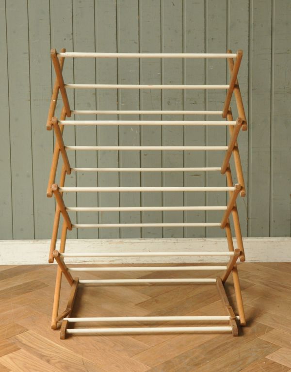 めずらしい家具 アンティーク家具 イギリスで見つけたアンティーク雑貨、折りたためるタオルハンガー(ランドリーラック)。2段階に高さを変えられます。(d-1085-f)