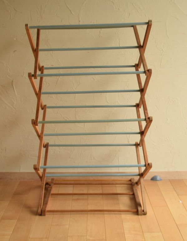 めずらしい家具　アンティーク家具　イギリスのアンティーク雑貨、折りたためるタオルハンガー（ランドリーラック）。２段階に高さを変えられます。(d-1086-f)