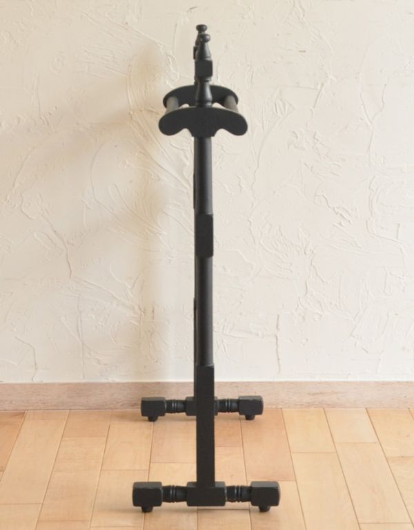 めずらしい家具 アンティーク家具 ブラックペイントのアンティーク雑貨、素敵なタオルハンガー。奥行きが浅いのでどこにでも置けます。(d-1087-f)