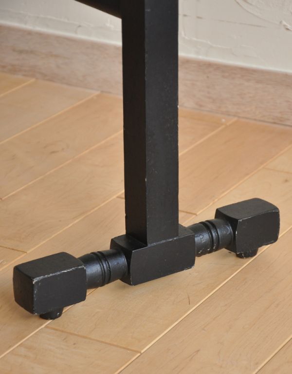 めずらしい家具 アンティーク家具 ブラックペイントのアンティーク雑貨、素敵なタオルハンガー。きちんとお直ししているので、しっかりとした安定感があります。(d-1087-f)