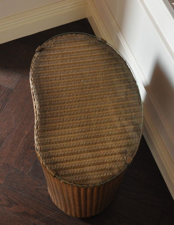 ロイドルーム アンティーク家具 アンティーク家具、ビーンズ型のロイドルームボックス(ゴールド)。天板のガラスもキレイな状態です。(d-1096-f)