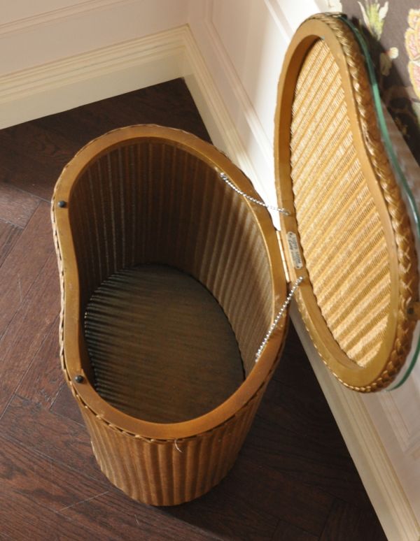 ロイドルーム アンティーク家具 アンティーク家具、ビーンズ型のロイドルームボックス(ゴールド)。中も修復してあるので、実用的になんでも入れて頂けます。(d-1096-f)