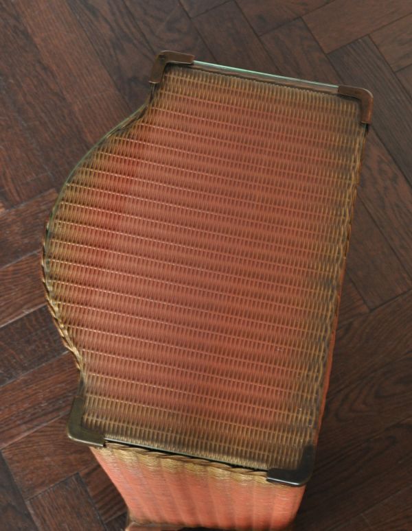 ロイドルーム　アンティーク家具　イギリスの伝統的なアンティーク家具、ロイドルームボックス（ピンク×ゴールド）。天板のガラスもキレイな状態です。(d-1097-f)