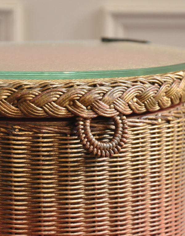 ロイドルーム　アンティーク家具　イギリスの伝統的なアンティーク家具、ロイドルームボックス（ピンク×ゴールド）。取っ手も可愛いデザインです。(d-1097-f)