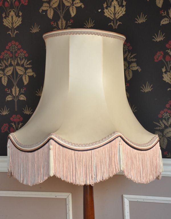 スタンドライト　照明・ライティング　イギリスのアンティークスタンド照明、布シェードのフロアランプ。華やかな艶感のある布シェードです。(d-1099-f)