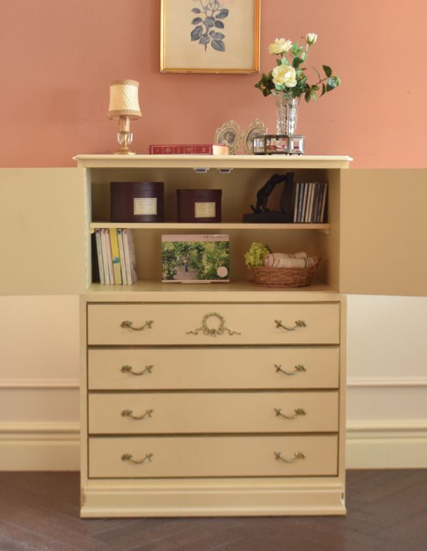 アンティークのチェスト　アンティーク家具　フランスのアンティーク家具、ホワイトペイントのカップボードチェスト（食器棚）。扉の奥には見せたくないものを収納できます。(d-1119-f)