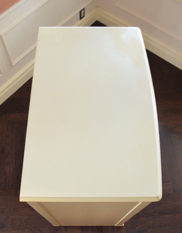 アンティークのチェスト　アンティーク家具　フランスのアンティーク家具、ホワイトペイントのカップボードチェスト（食器棚）。天板もピカピカにお直ししました。(d-1119-f)