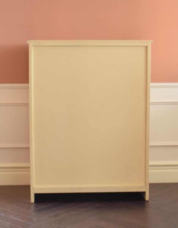 アンティークのチェスト　アンティーク家具　フランスのアンティーク家具、ホワイトペイントのカップボードチェスト（食器棚）。キチンとメンテナンスしてあるので、裏側もキレイです。(d-1119-f)