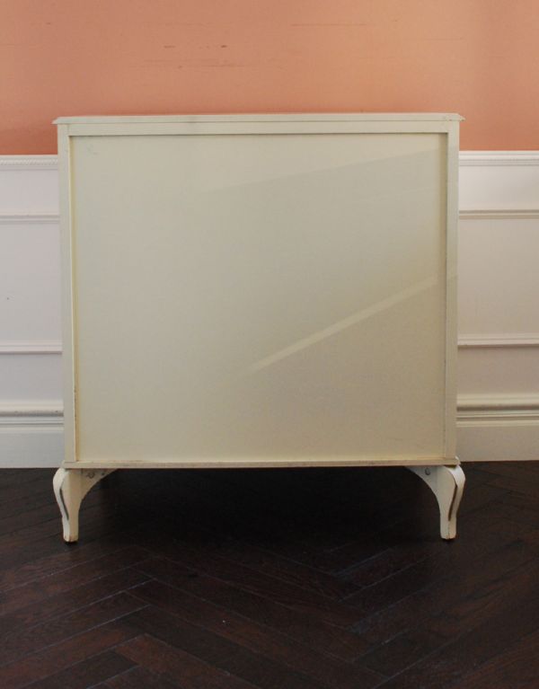 アンティークのチェスト　アンティーク家具　ペイントのフランスアンティーク家具、５段のフレンチチェスト。裏側もキチンと仕上げているので、キレイな状態です。(d-1120-f)