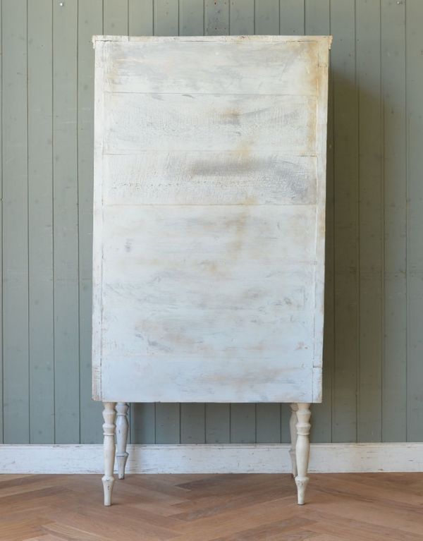 アンティークのキャビネット　アンティーク家具　フランスの美しいアンティーク家具、脚が長いガラスキャビネット。専門の職人によってお直ししていますが、アンティークは新品ではありません。(d-1124-f)