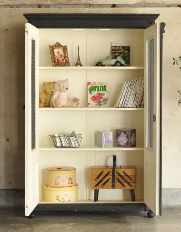 アンティークのキャビネット　アンティーク家具　アンティークのフレンチ家具、グリアージュのキャビネット（ブラック）。見た目の美しさはモチロン、た〜っぷり収納力もある優れたキャビネットです。(d-1128-f)