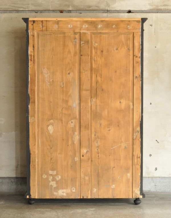 アンティークのキャビネット　アンティーク家具　アンティークのフレンチ家具、グリアージュのキャビネット（ブラック）。専門の職人によってお直ししていますが、アンティークは新品ではありません。(d-1128-f)