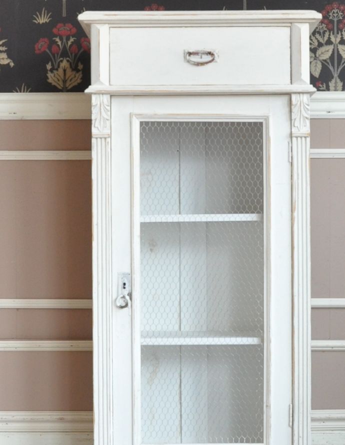 アンティークのキャビネット アンティーク家具 アンティークのフレンチインテリア、引き出し付きのグリアージュキャビネット(ホワイト)。ペイントの温かい雰囲気で居心地抜群のお部屋になります。(d-1129-f-1)