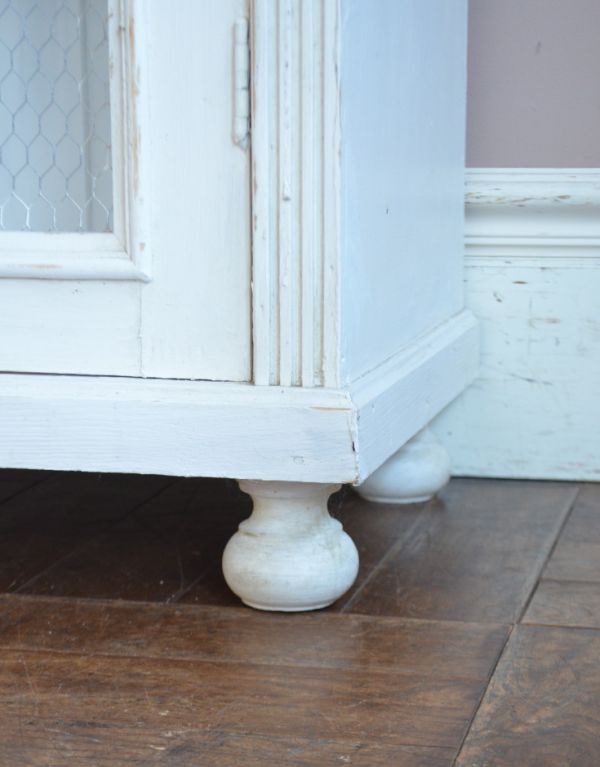 アンティークのキャビネット アンティーク家具 アンティークのフレンチインテリア、引き出し付きのグリアージュキャビネット(ホワイト)。しっかりお直ししてあるので安定感があります。(d-1129-f-1)