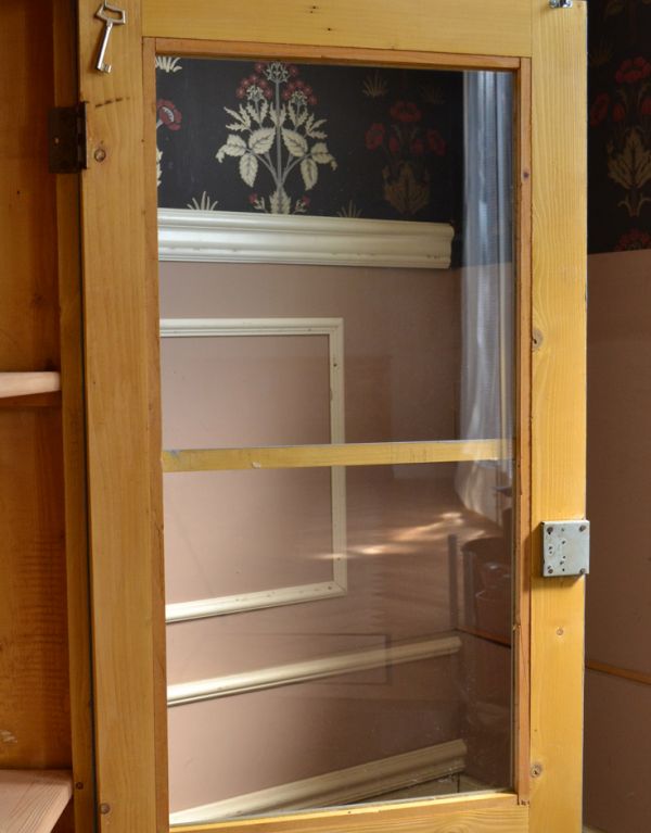 アンティークのキャビネット　アンティーク家具　フランスのアンティーク家具、グレーペイントのガラスキャビネット。ガラスももちろん当時のもの。(d-1130-f)