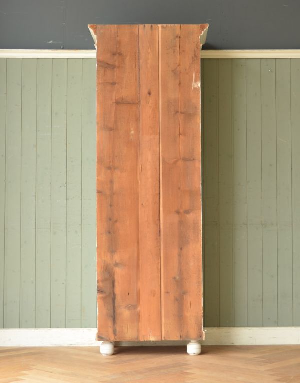 アンティークのキャビネット　アンティーク家具　フランスのアンティーク家具、ホワイトペイントのガラスキャビネット。キチンとメンテナンスしてあるので、裏側もキレイです。(d-1131-f)