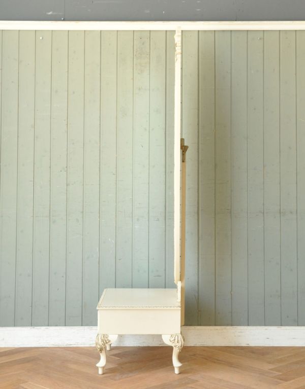 サイドバイサイド アンティーク家具 ドレッサーとして使えるアンティーク家具、大きなアイボリーのスタンドミラー(姿見)。引き出しが付いていてもスッキリとしたシルエットなので、お家のなかで気軽に使って頂けます。(d-1134-f)