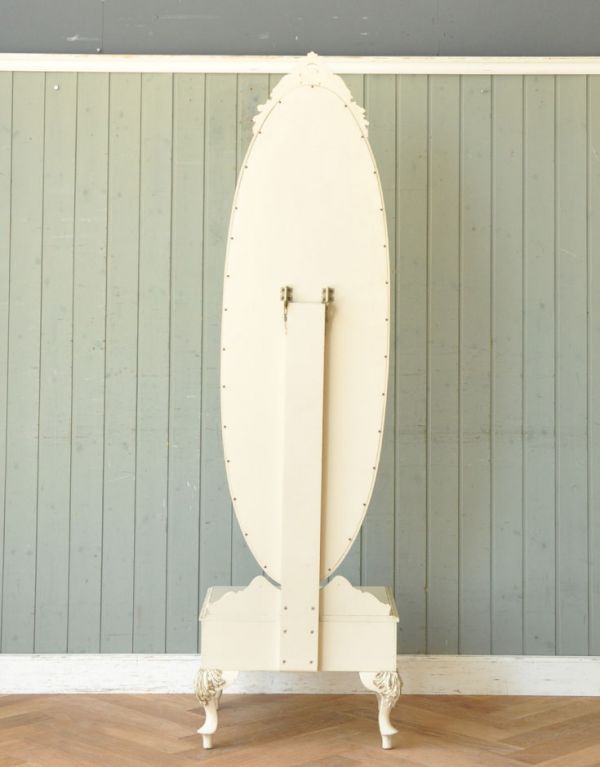 サイドバイサイド アンティーク家具 ドレッサーとして使えるアンティーク家具、大きなアイボリーのスタンドミラー(姿見)。後ろも綺麗にペイントされています。(d-1134-f)