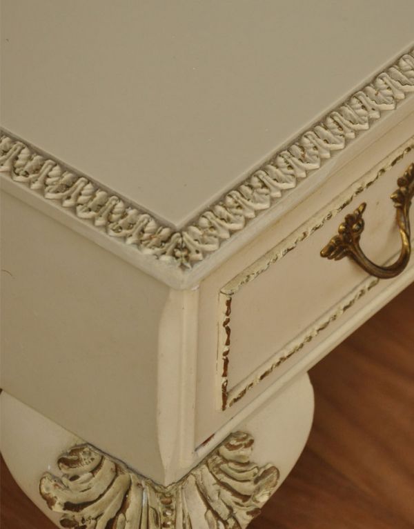 サイドバイサイド アンティーク家具 ドレッサーとして使えるアンティーク家具、大きなアイボリーのスタンドミラー(姿見)。丁寧な彫りの仕上がりにうっとりしてしまいます。(d-1134-f)