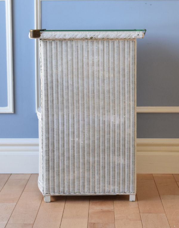 ロイドルーム アンティーク家具 アンティークのロイドルーム家具、ホワイトペイントのベッドサイドキャビネット。サイドはこんな感じです。(d-1145-f)