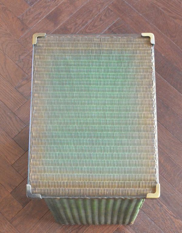 ロイドルーム　アンティーク家具　イギリスのアンティークの家具、ロイドルームランドリーボックス（グリーン）。天板のガラスもキレイな状態です。(d-1146-f)