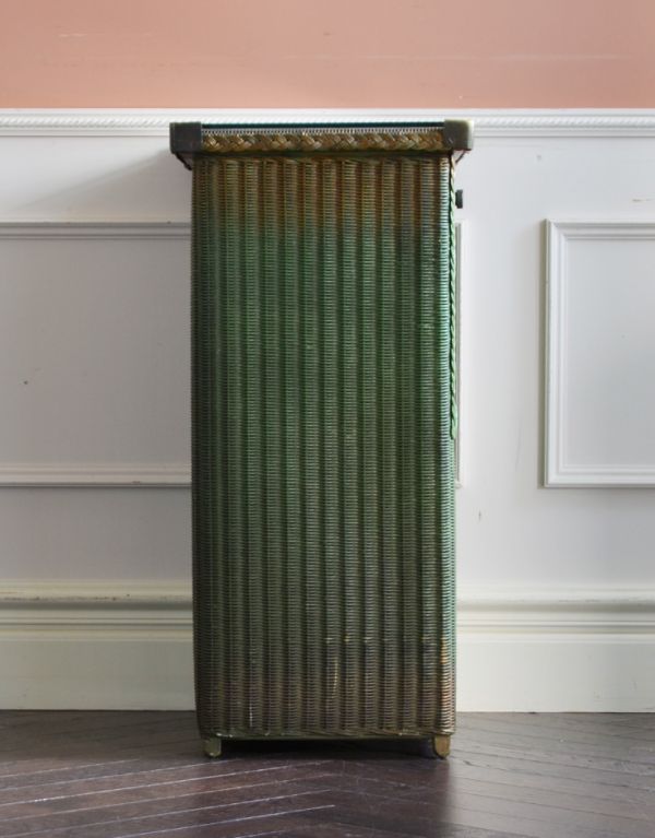 ロイドルーム　アンティーク家具　イギリスのアンティークの家具、ロイドルームランドリーボックス（グリーン）。お部屋にパキッと映える鮮やかなグリーン色です。(d-1146-f)