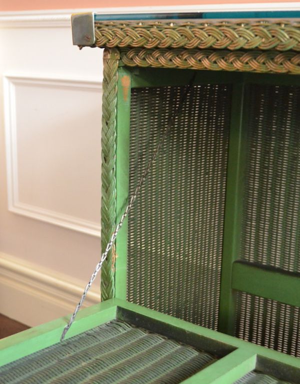 ロイドルーム　アンティーク家具　イギリスのアンティークの家具、ロイドルームランドリーボックス（グリーン）。チェーンでつないでいるので安心です。(d-1146-f)