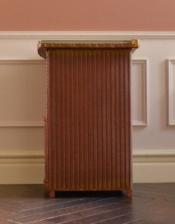 ロイドルーム　アンティーク家具　イギリスのアンティークの家具、ピンクのロイドルームベッドサイドキャビネット。サイドはこんな感じです。(d-1147-f)