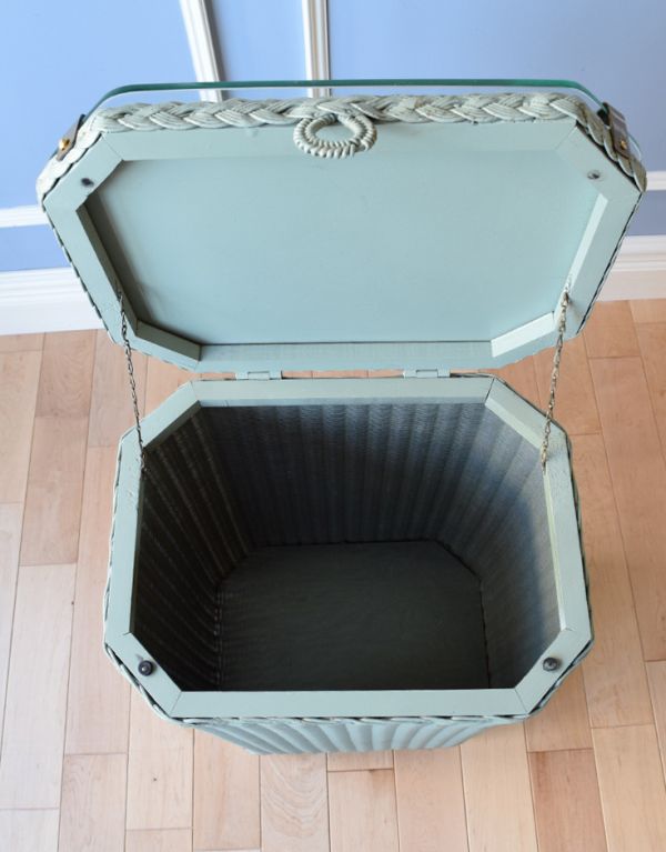 ロイドルーム　アンティーク家具　イギリスのアンティークの家具、ガラス天板が付いたロイドルームのランドリーボックス。中も修復してあるので、実用的になんでも入れて頂けます。(d-1148-f)