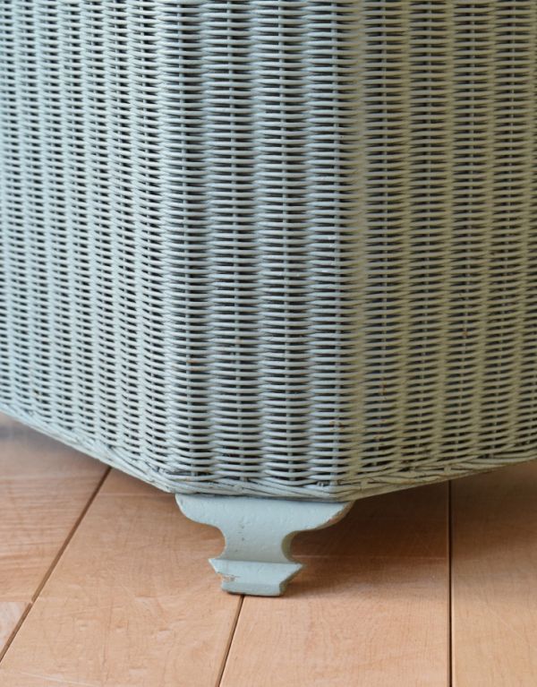 ロイドルーム　アンティーク家具　イギリスのアンティークの家具、ガラス天板が付いたロイドルームのランドリーボックス。底もしっかりとした安定感があります。(d-1148-f)