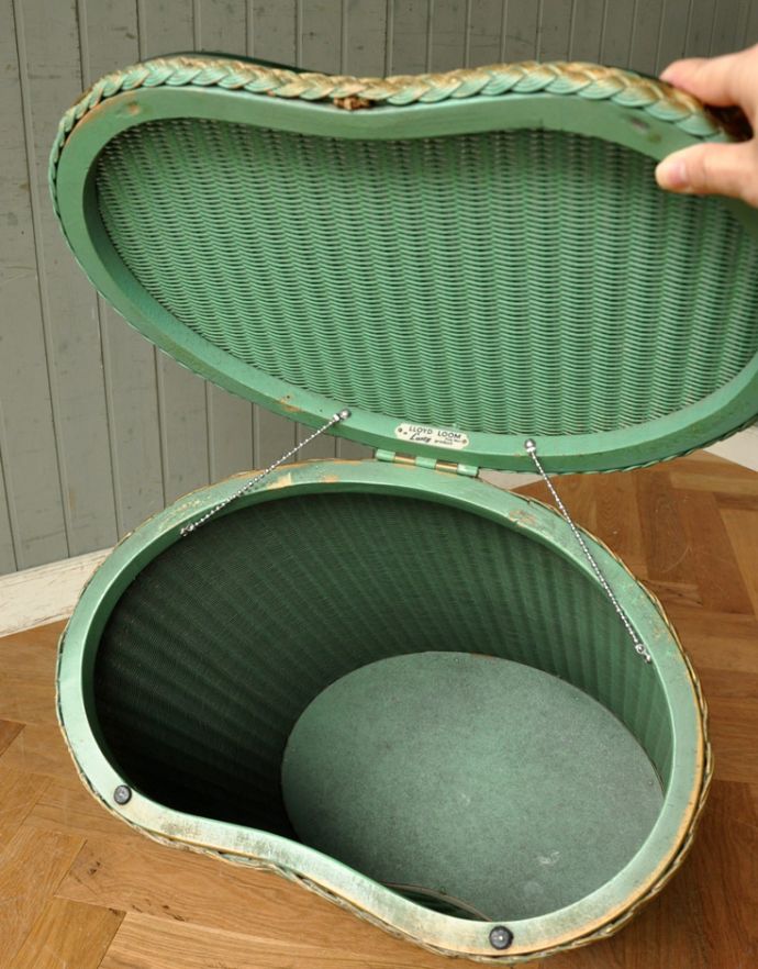 ロイドルーム アンティーク家具 イギリスのアンティーク家具、ビーンズ型のロイドルームボックス。中も修復してあるので、実用的になんでも入れて頂けます。(d-1149-f)