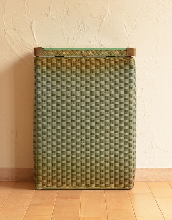 ロイドルーム アンティーク家具 アンティークのイギリス家具、ガラス天板のロイドルームランドリーボックス。上品なグリーンカラーがお部屋のアクセントになってくれます。(d-1152-f)