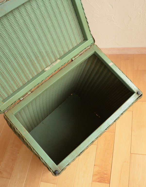 ロイドルーム アンティーク家具 アンティークのイギリス家具、ガラス天板のロイドルームランドリーボックス。中も修復してあるので、実用的になんでも入れて頂けます。(d-1152-f)