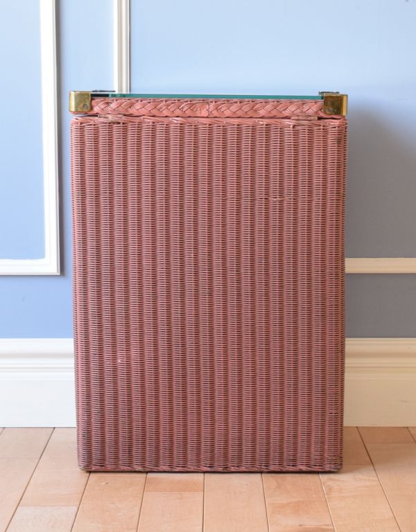 ロイドルーム　アンティーク家具　ピンク色のロイドルームボックス、イギリスの伝統技法を用いたアンティーク家具。アンティークは新品ではないので、経年変化によるキズはありますが、専門の職人によって目立たないようにキレイにお直しをしています。(d-1153-f)