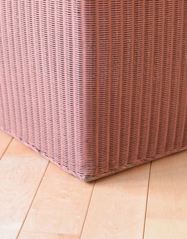 ロイドルーム　アンティーク家具　ピンク色のロイドルームボックス、イギリスの伝統技法を用いたアンティーク家具。底もしっかりとした安定感があります。(d-1153-f)