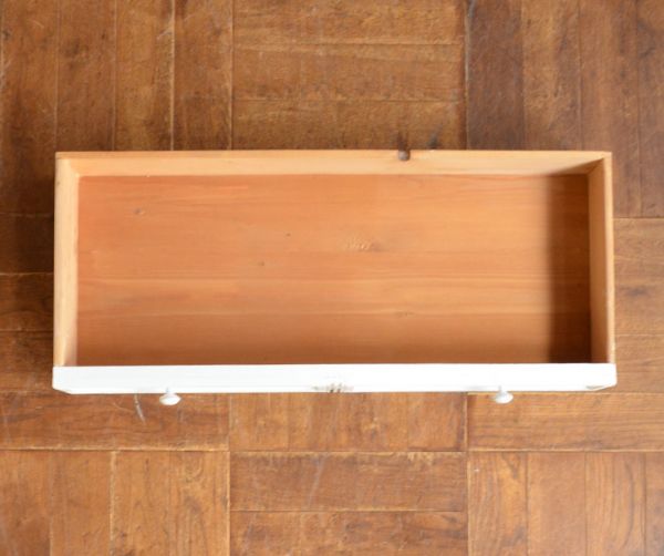 アンティークのキャビネット アンティーク家具 フランスの可愛いアンティーク家具、ホワイトペイントのドレッサー。引き出しの内側もキレイな状態なので何でも入れられます。(d-1156-f)