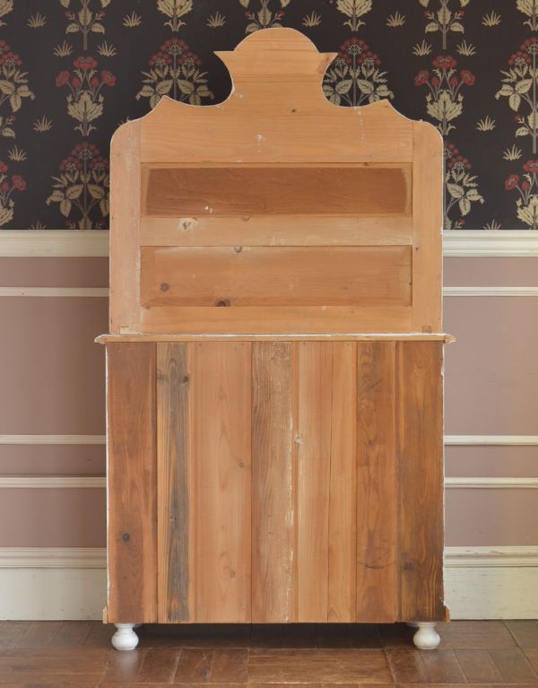 アンティークのキャビネット アンティーク家具 フランスの可愛いアンティーク家具、ホワイトペイントのドレッサー。きちんとメンテナンスしてあるので、裏側もキレイです。(d-1156-f)