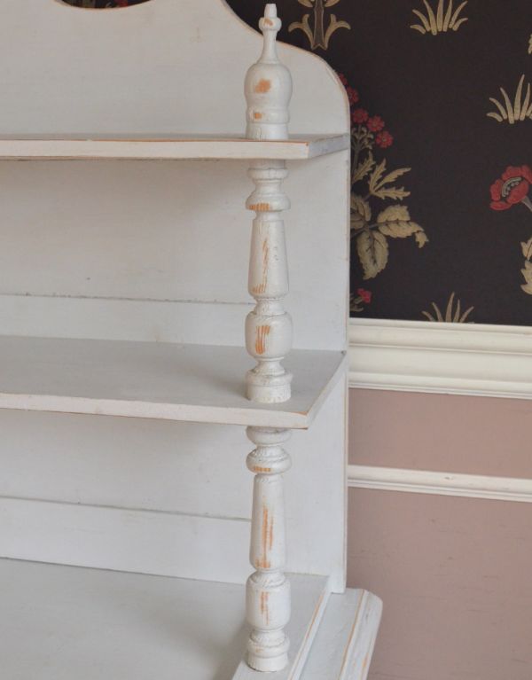 アンティークのキャビネット アンティーク家具 フランスの可愛いアンティーク家具、ホワイトペイントのドレッサー。美しい彫にうっとり。(d-1156-f)