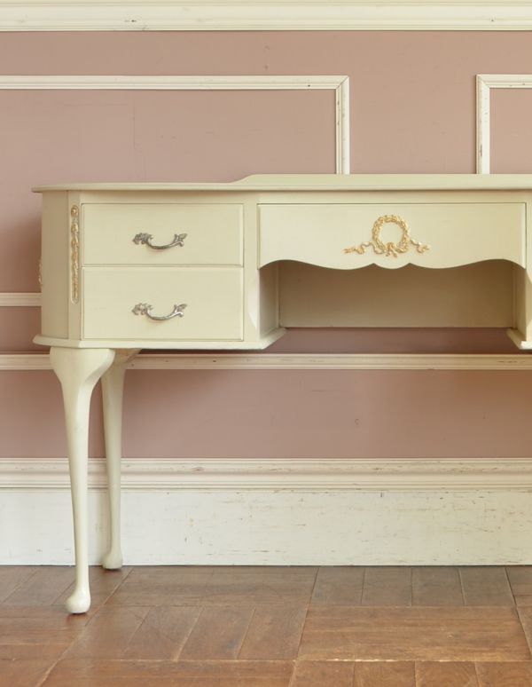 ロイドテーブル アンティーク家具 アンティークのフランス家具、どこから見ても美しいホワイトペイントのデスク。小さな引き出しがあるので、細々したものを収納できます。(d-1158-f)