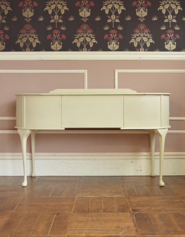 ロイドテーブル アンティーク家具 アンティークのフランス家具、どこから見ても美しいホワイトペイントのデスク。きちんとメンテナンスしてあるので、裏側もキレイです。(d-1158-f)