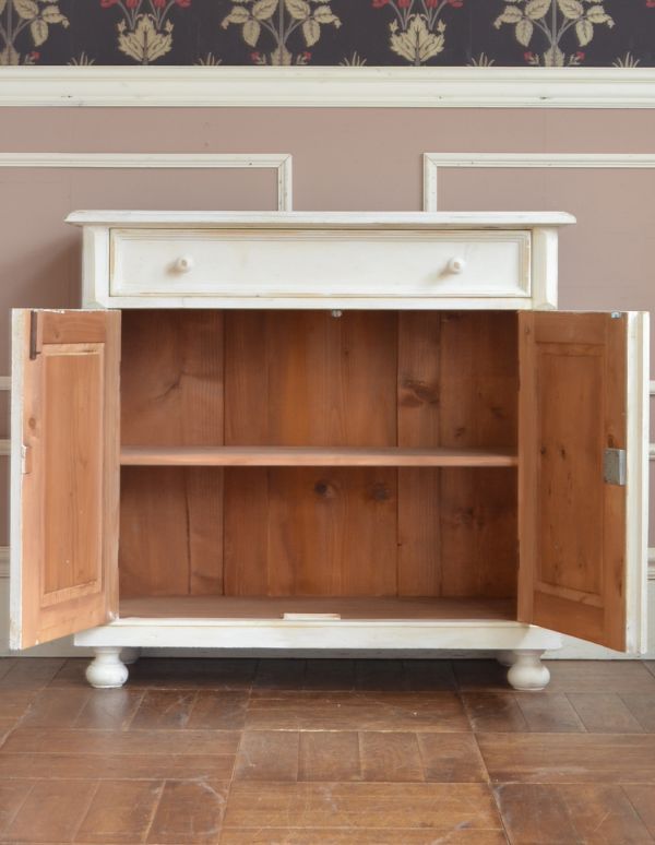 アンティークのキャビネット　アンティーク家具　アンティークのペイント家具、フランスのペイントのキャビネット（カウンター） 。見た目の美しさはモチロン、しっかり収納力もある優れたキャビネットです。(d-1160-f)