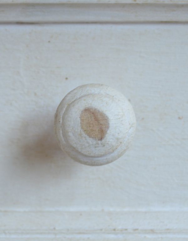 アンティークのキャビネット　アンティーク家具　アンティークのペイント家具、フランスのペイントのキャビネット（カウンター） 。風合いがいい感じの取っ手。(d-1160-f)